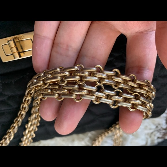 CHANEL Black Quilted Shoulder Bag with Gold Hardware - Picture 4 of 16